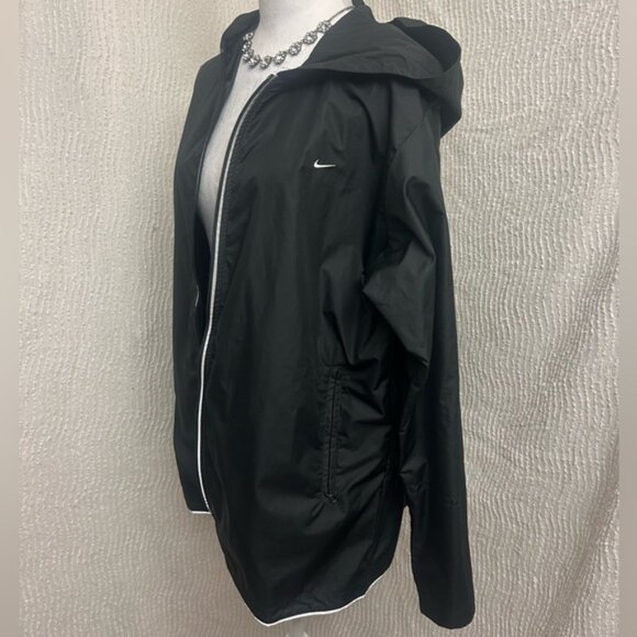 Nike Women’s Windbreaker Jacket L Black White Detail Reflective Front Lightweigh - Picture 1 of 13